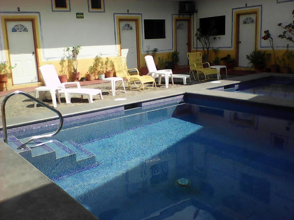 Hotel Sarabi Barra de Navidad Exterior photo