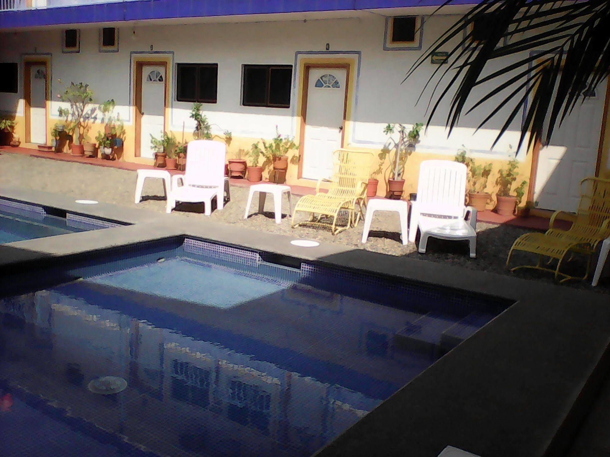 Hotel Sarabi Barra de Navidad Exterior photo